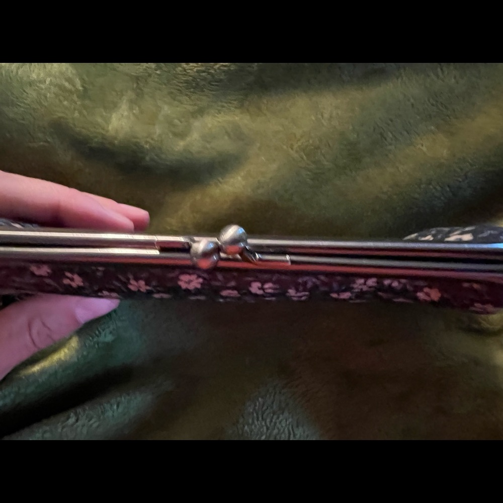 Patricia Nash Floral Wristlet! Kiss Lock Closure! Gem